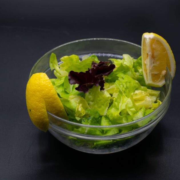 Salată verde cu lămâie