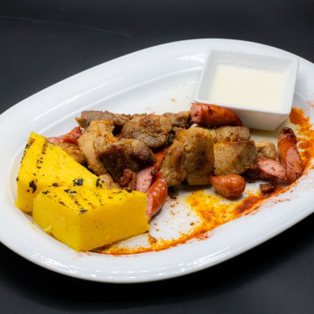 Carne la garnită