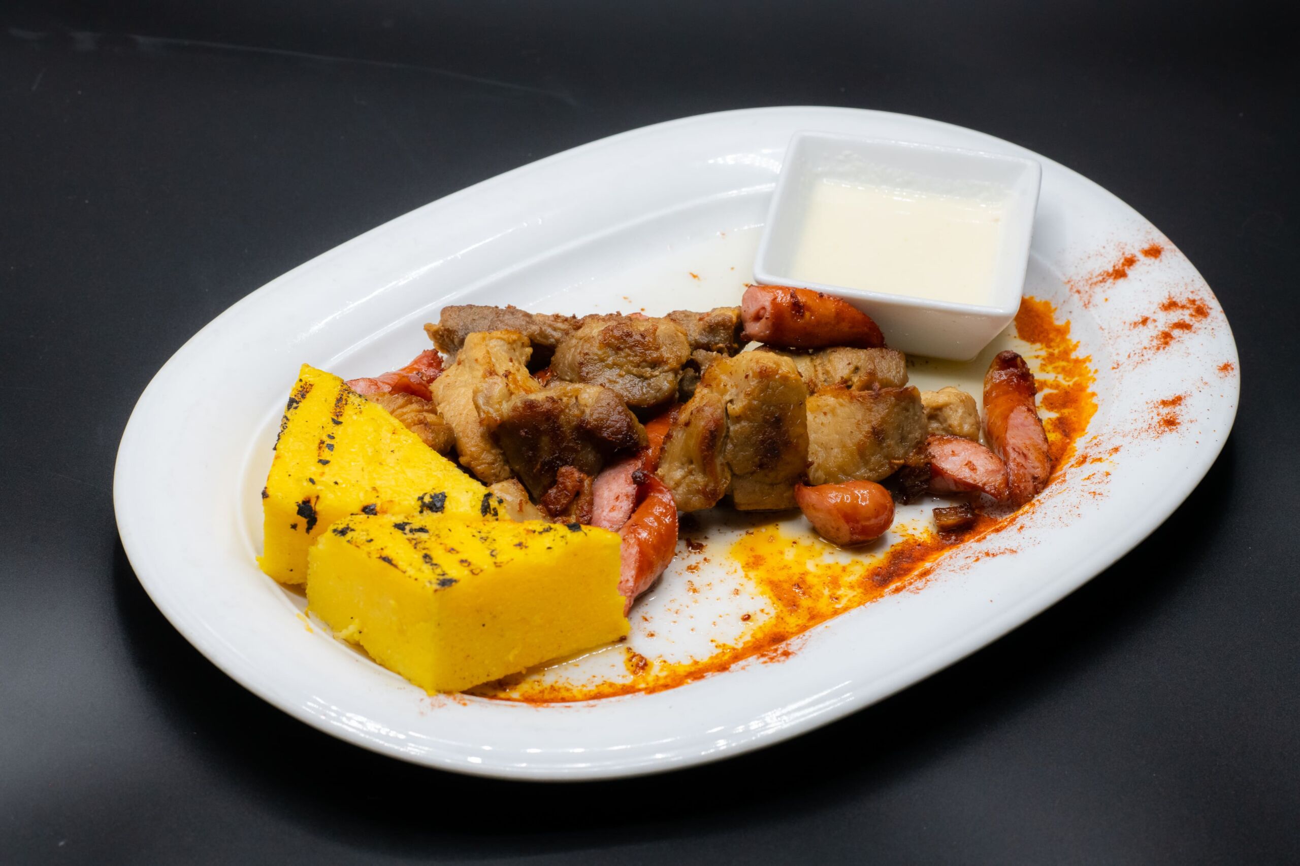 Carne la garnită