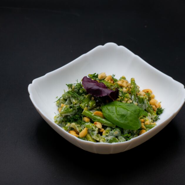 Salată de fasole verde cu nuci