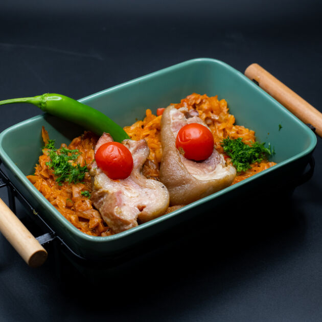 Varză călită cu piept de porc